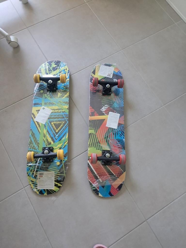 Deux skateboards Roces Ris 8100., Nieuw, Skateboard, Longboard