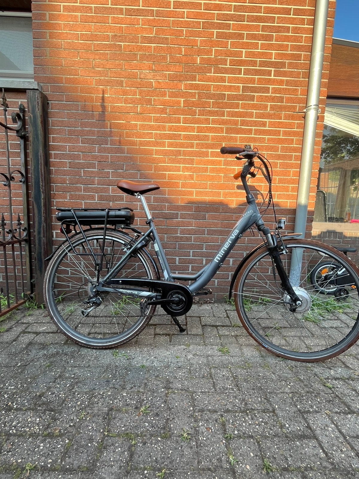 MINERVA ELEKTRISCHE ESTREL FIETS, Enlèvement, Comme neuf
