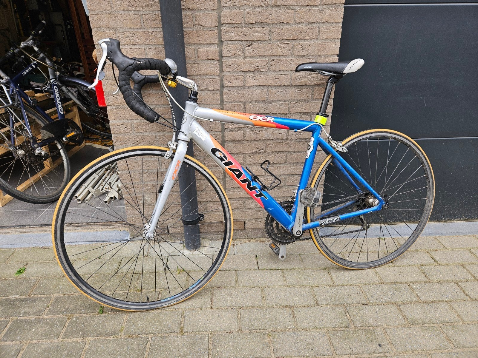 Oude koersfiets Giant, Ophalen, Giant