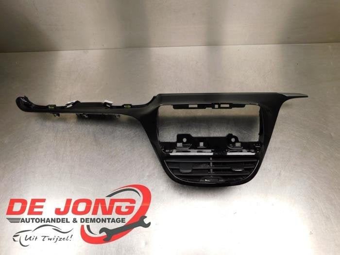Grille aération tableau de bord d'un Peugeot 208, -, 3 mois de garantie, Utilisé, -