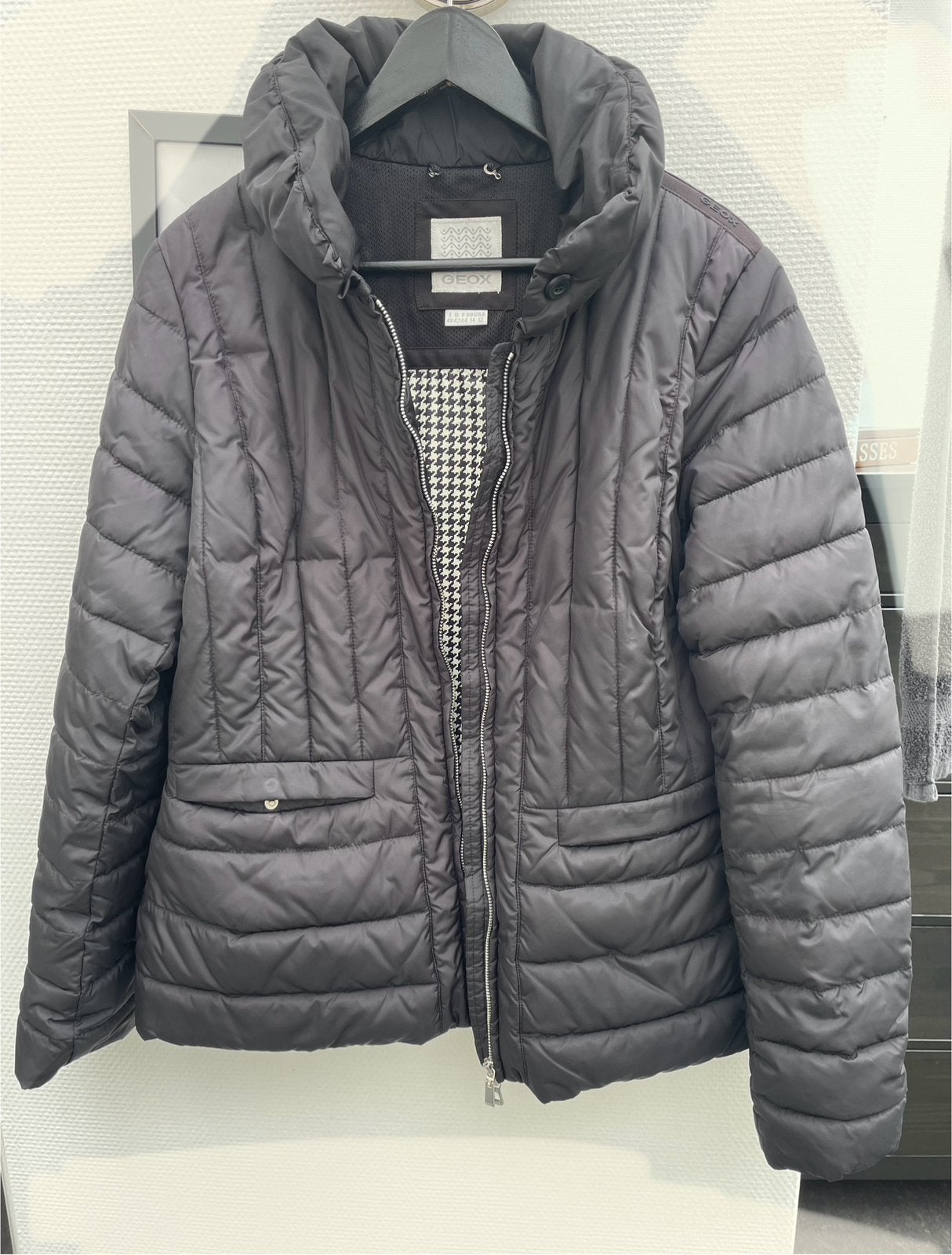 Geox  zwarte winterjas dames, Ophalen, Zo goed als nieuw, Maat 42/44 (L)