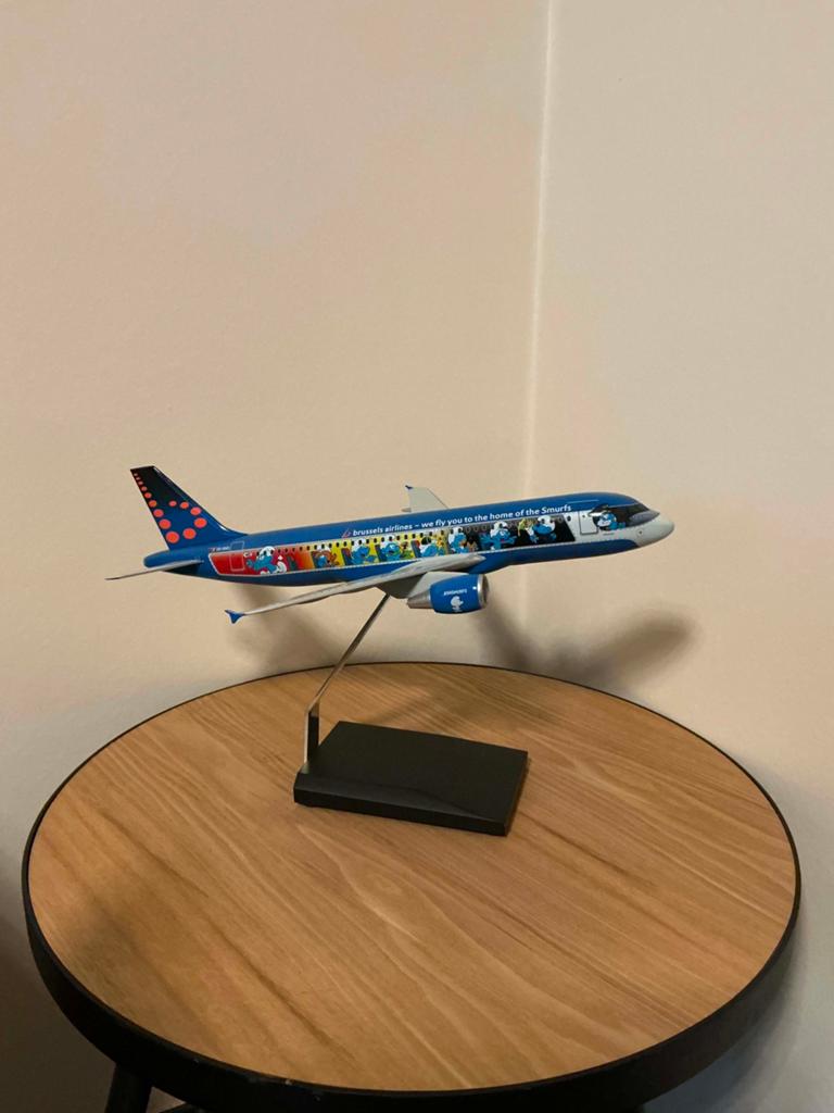 Brussels Airlines Smurfen vliegtuig 1:100ste, Ophalen, Nieuw, Schaalmodel