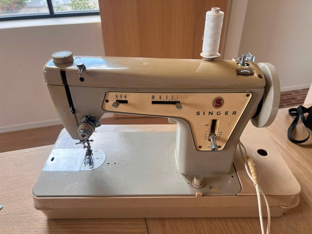 Singer 237 naaimachine, Hobby en Vrije tijd, Naaimachines en Toebehoren, Ophalen, Gebruikt, Naaimachine, Singer