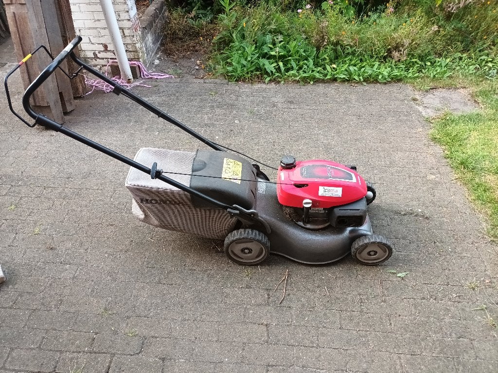 Honda GCVX 145 grasmaaier inclusief 10 liter bidon., Honda, 30 à 39 cm, Enlèvement, Tondeuses à gazon à essence