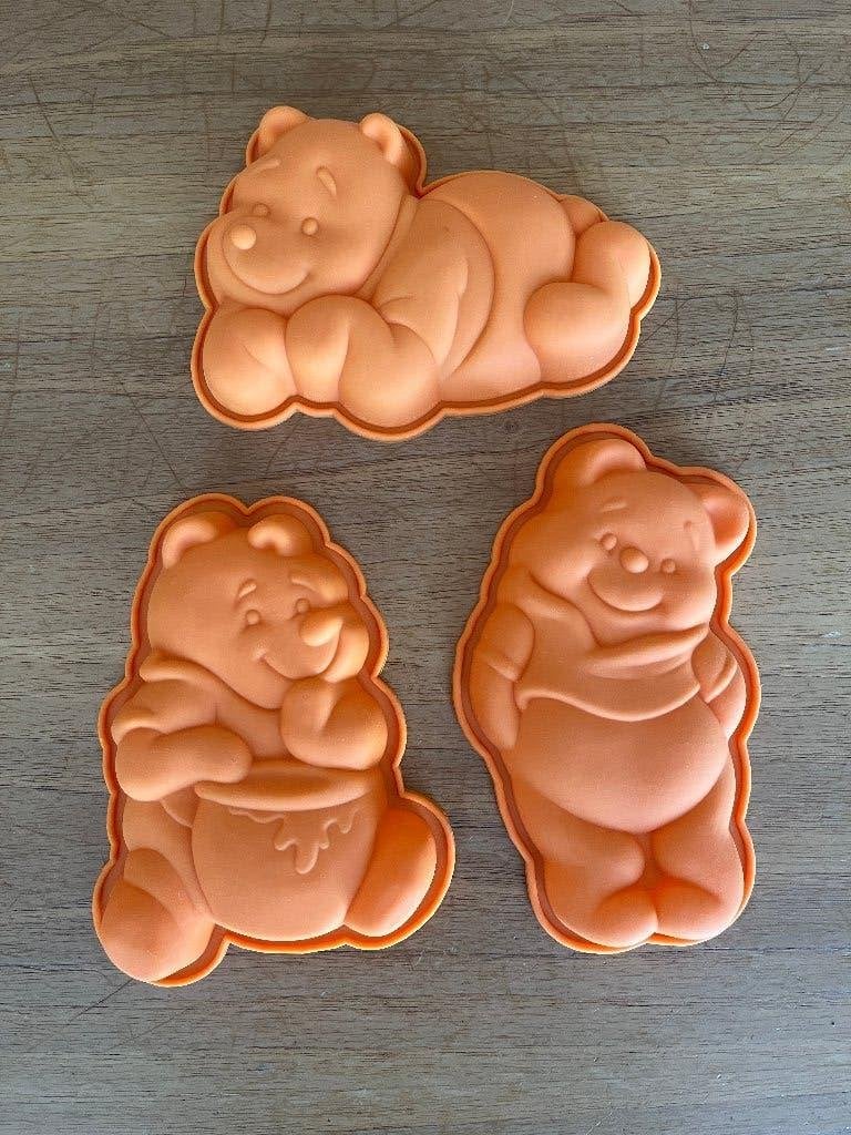 3 siliconen bakvormen Winnie The Pooh, Ophalen of Verzenden, Zo goed als nieuw, Taarten of Cupcakes, Bakvorm