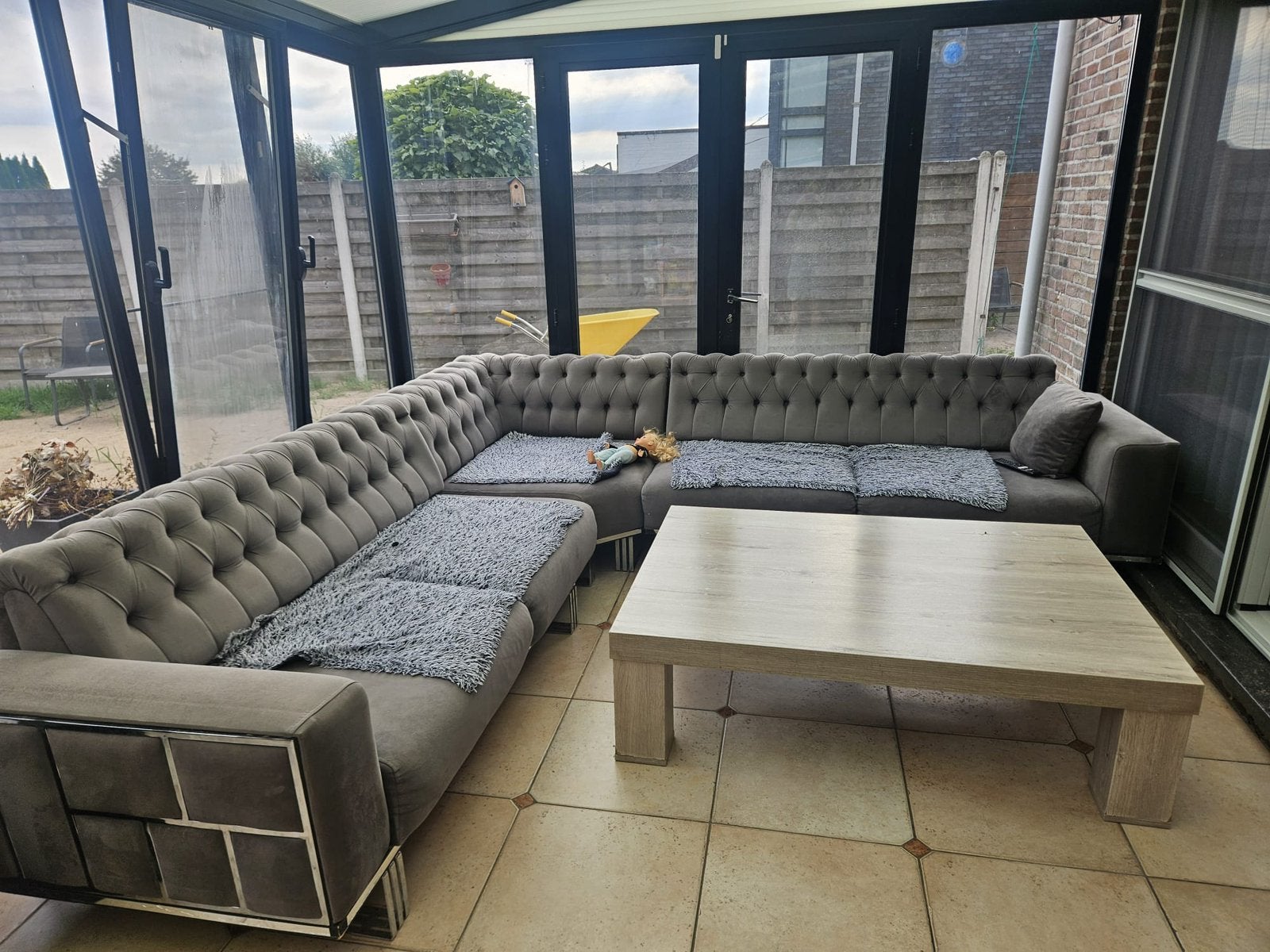 Sofa Corner, Immo