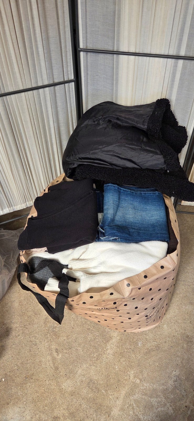 SAC REMPLI de Vêtements taille S/M/XS, Antiquités & Art, Antiquités | Vêtements et Textile, Enlèvement, Femmes, Levis Strauss, Pepe Jeans, Esprit, Zara, ...