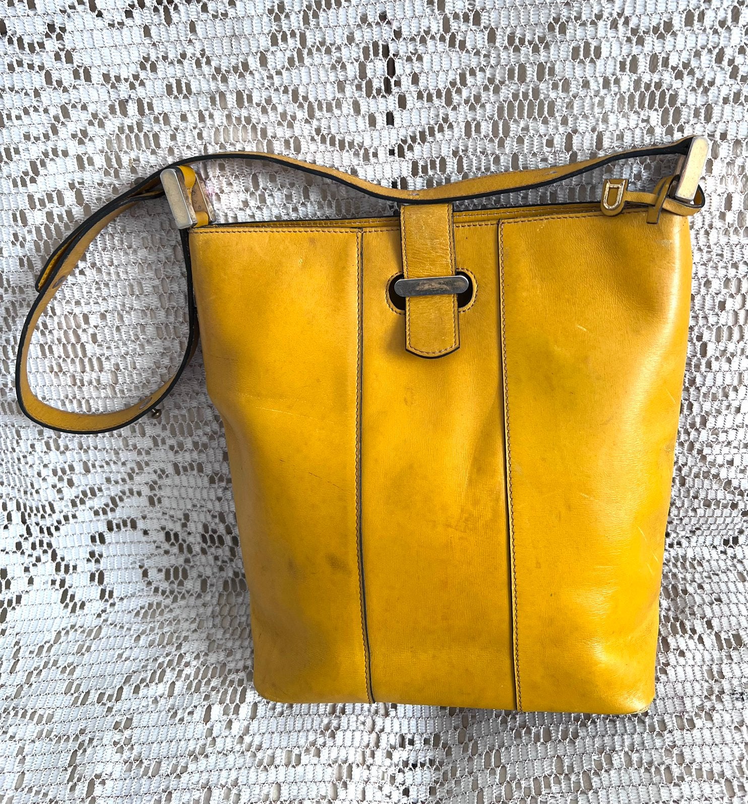 Sac DELVAUX vintage cuir jaune, Enlèvement ou Envoi, Comme neuf, Bleu, Cuir