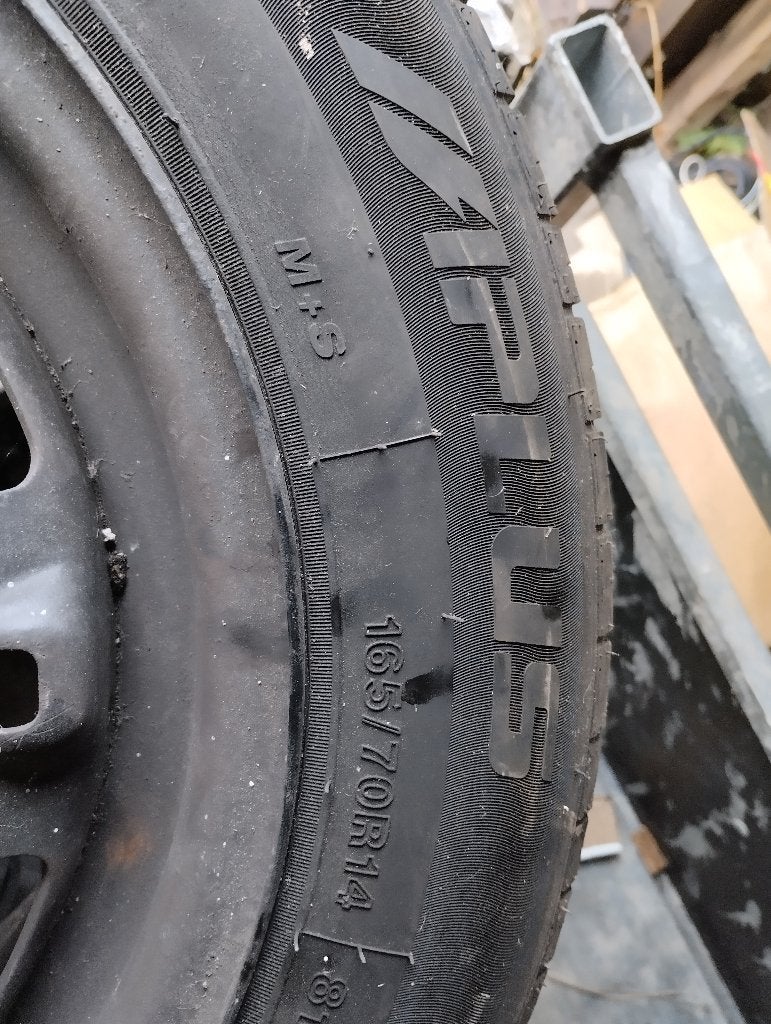 Roues VW FOX, Enlèvement, Pneus hiver, Pneu(s)