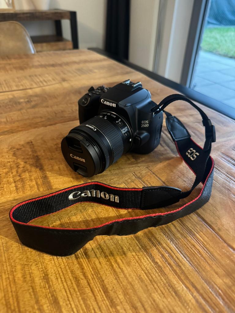CANON EOS 250D + 18-55 mm f/4-5.6 IS STM, TV, Hi-fi & Vidéo, Appareils photo numériques, Enlèvement, Comme neuf, Compact, Canon