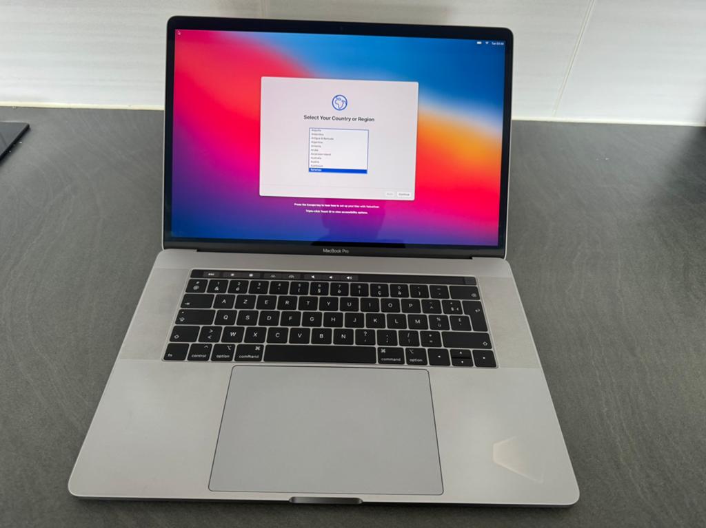 MacBook Pro 15” (2018) — weinig gebruikt, goede staat, Computers en Software, Apple Macbooks, Zo goed als nieuw, MacBook, 15 inch