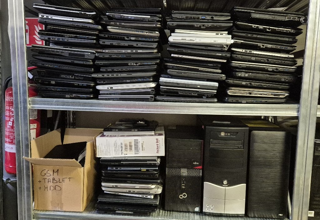 Partij recup-toestellen 65 laptops + 12 iMacs + desktop, 8 GB, Avec écran tactile, Enlèvement, Utilisé