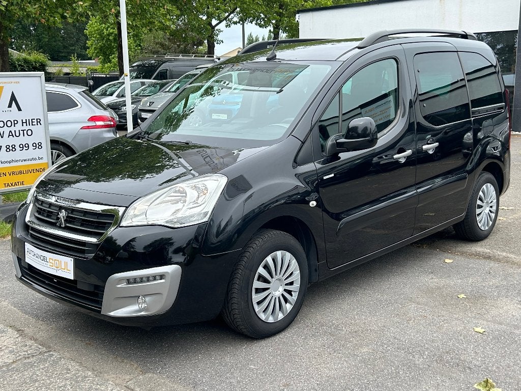 Peugeot Partner 1.2i, 2018, 141.500km, Keuring, 12m Garantie, Voorwielaandrijving, Euro 6, 1199 cc, Zwart