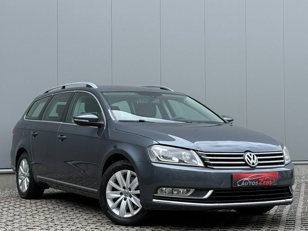 Volkswagen Passat SW 1.6 TDi Xenon Cruise ParkSensor Navi, Auto's, Voorwielaandrijving, Stof, 4 cilinders, Bedrijf