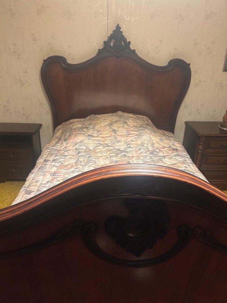 Antieke slaapkamer, Ophalen