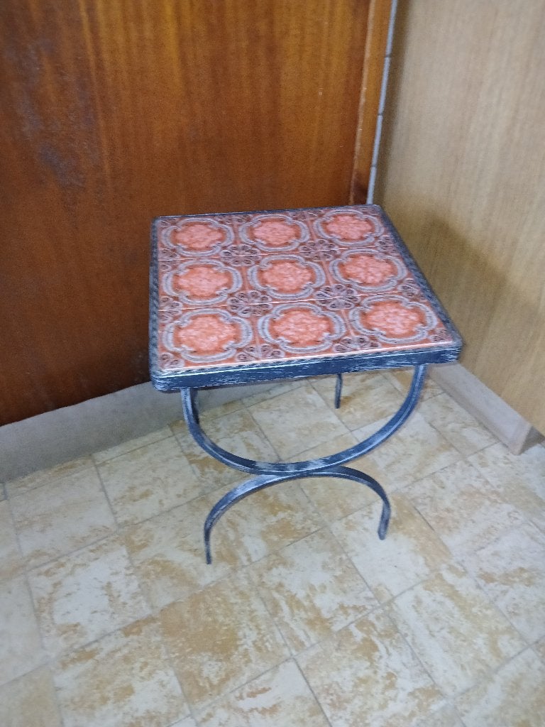 Table d'appoint à carreaux années 60, Enlèvement