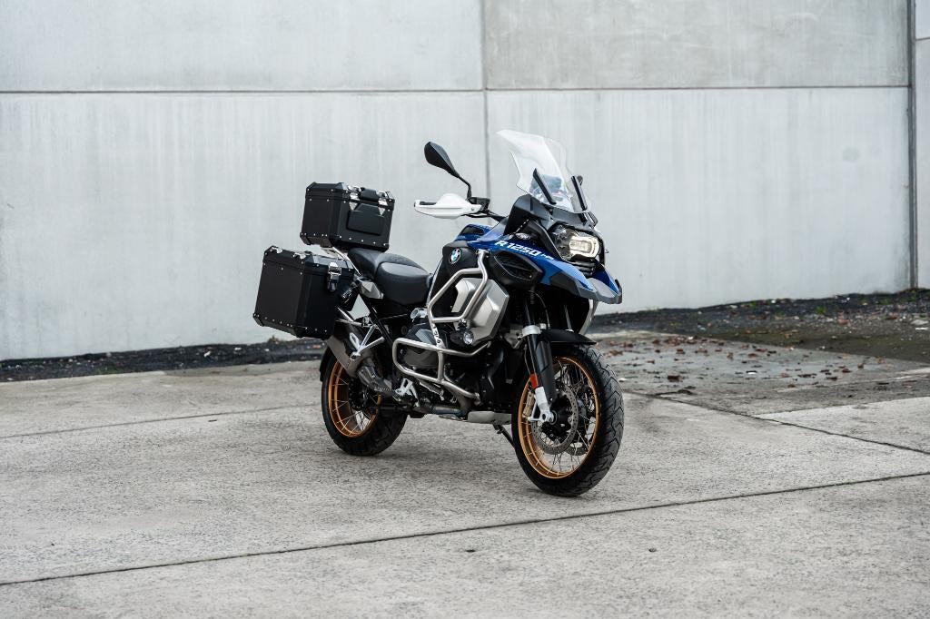 BMW R1250GS Adv.-Akrapovic Exhaust-BMW Navigatie-Koffers, Handvatverwarming, 2 cilinders, 1254 cc, Bedrijf