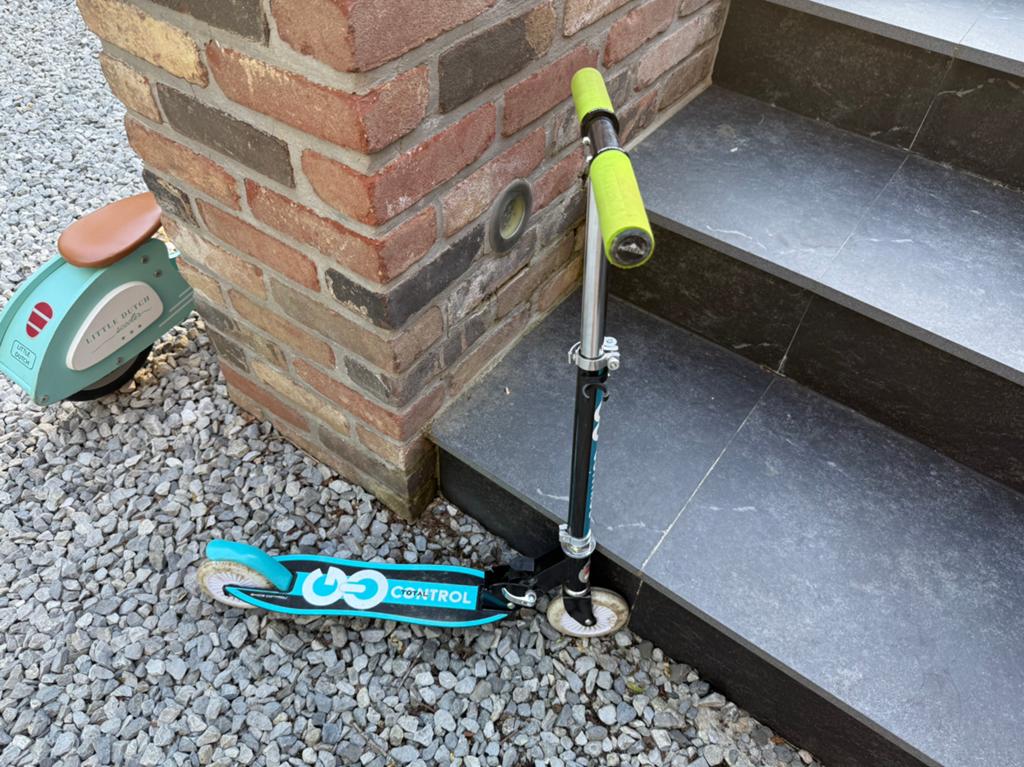 Petite trottinette enfant pliable, super légère et compacte, Vélos & Vélomoteurs, Enlèvement, Utilisé