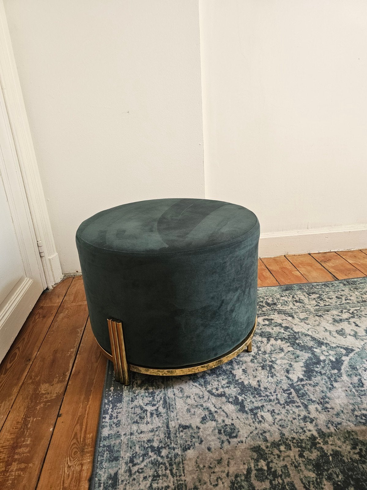 Pouf en velours, Enlèvement