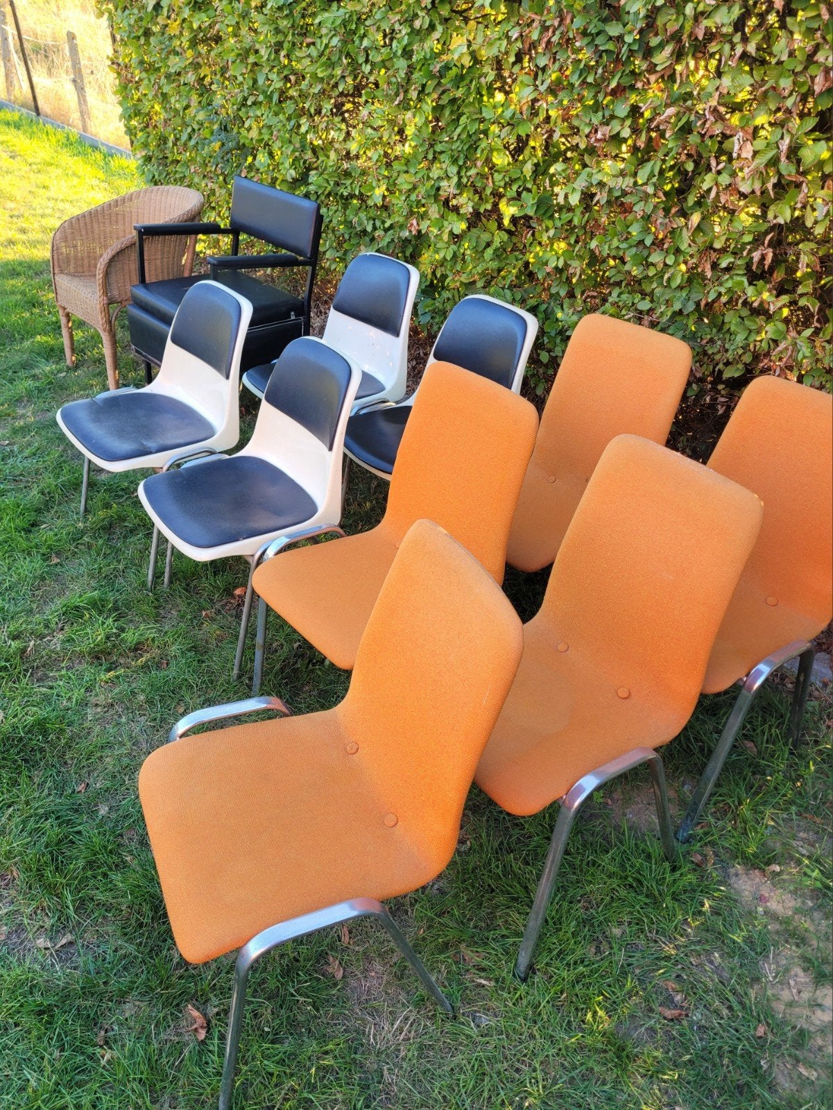 Vintage oranje stapelstoelen, rotan kuipstoel & industriële, Métal, Enlèvement, Noir, Cinq, Six Chaises ou plus