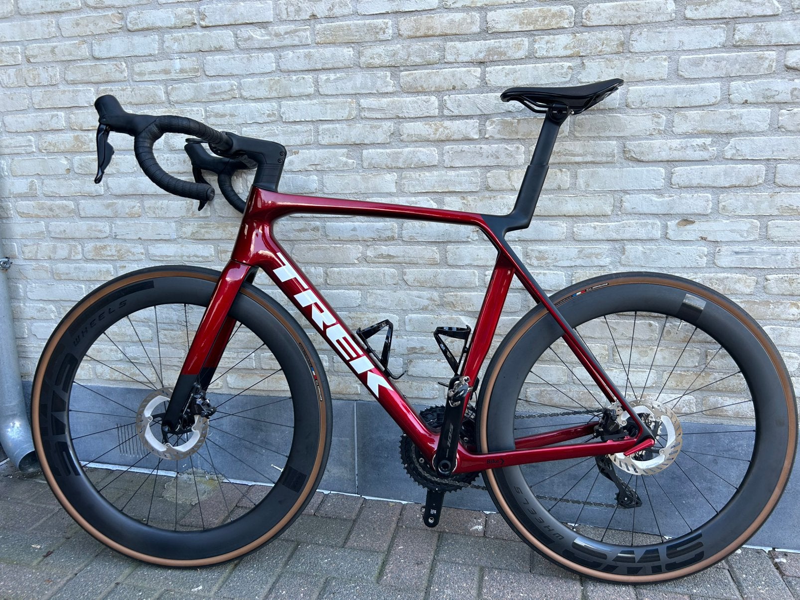 Trek Madone SL 6 Crimson gen 8, Carbon, Heren, Zo goed als nieuw, Schijfrem