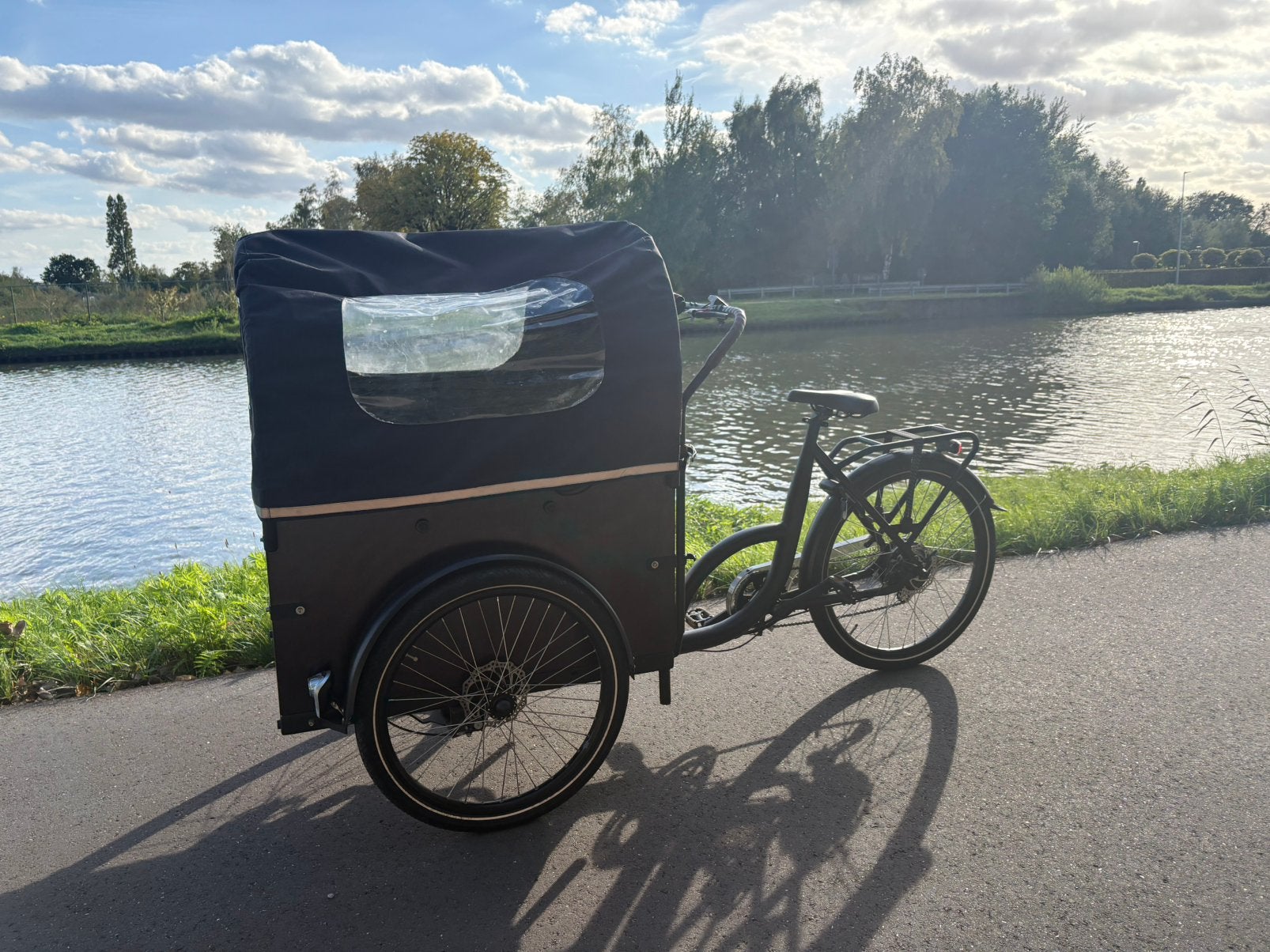 Bijna nieuwe elektrische bakfiets , brengen mogelijk, Enlèvement ou Envoi, Comme neuf, 4 enfants ou plus, Électrique