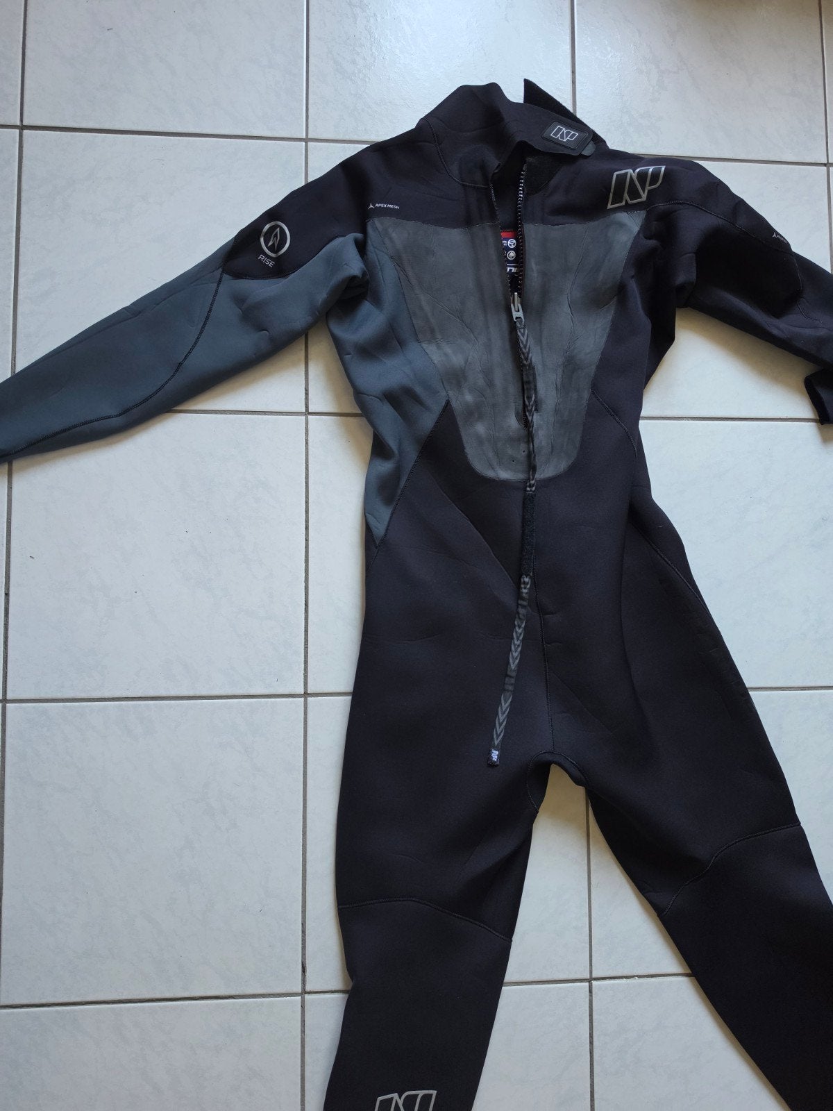 NeilPryde RISE 3/2 mm wetsuit, Sports nautiques & Bateaux, Enlèvement, Neuf, Combinaison étanche