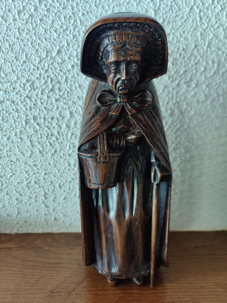 houten beeld van traditionele Brugse kantwerkster, Ophalen, 20 - 50 cm, Hout, Bruin