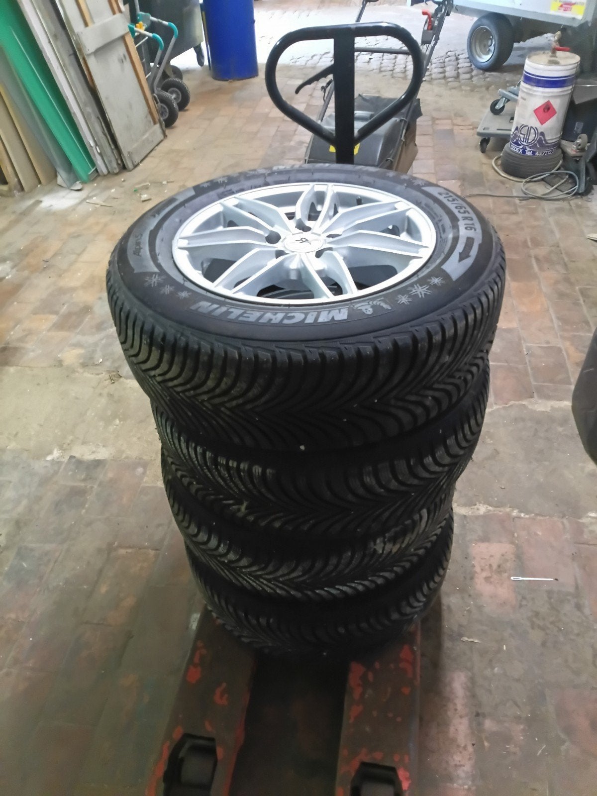 4 pneus hiver Michelin 215/65 r16, Enlèvement, Pneus hiver, Pneu(s)