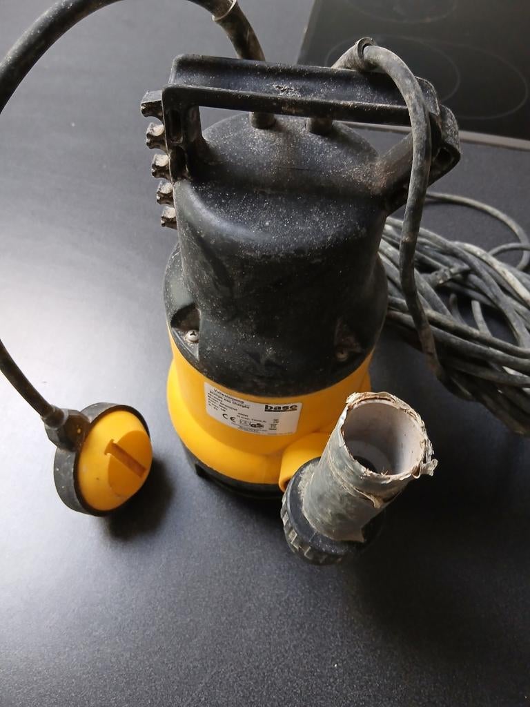 Vuilwater/ dompelpomp, Doe-het-zelf en Bouw, Ophalen, Zo goed als nieuw, Overige typen