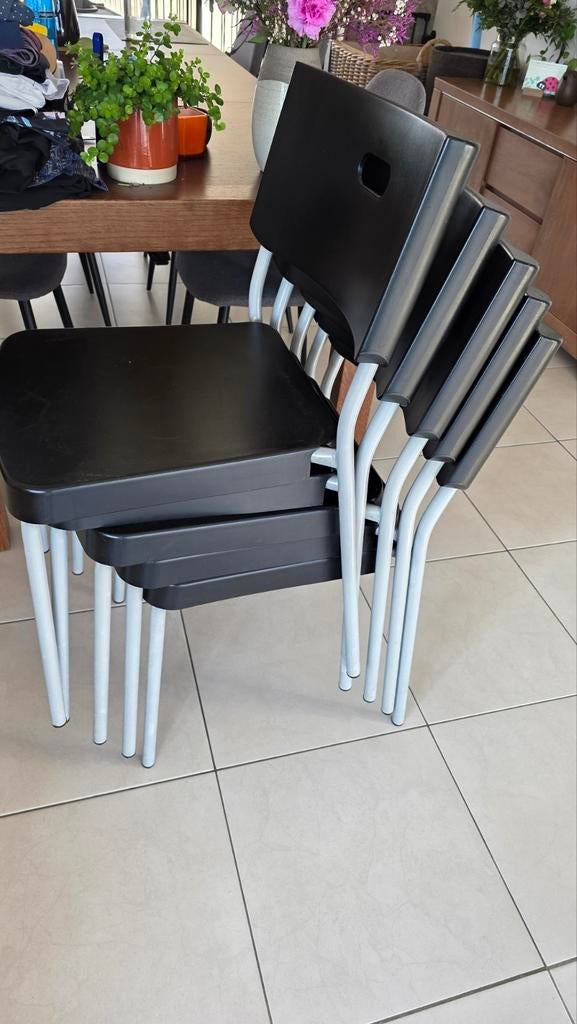 5 stapelbare stoelen, Enlèvement