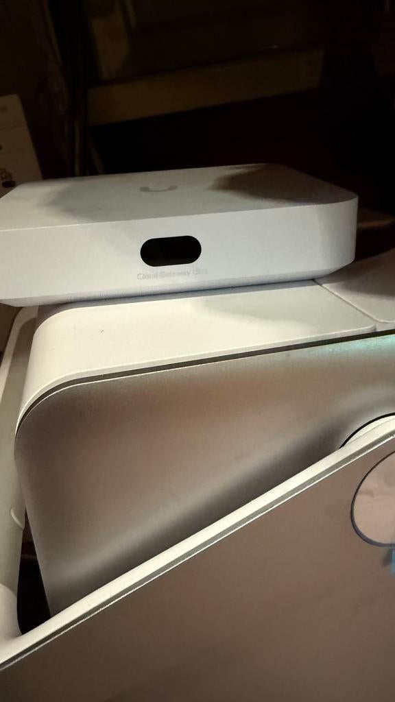 Unifi cloud gateway ultra, Computers en Software, Ophalen of Verzenden, Zo goed als nieuw, Router