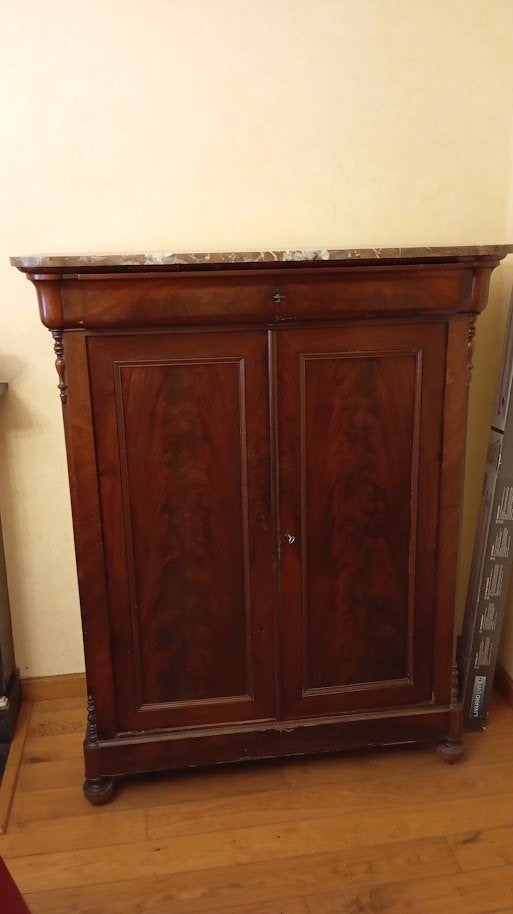Armoire acajou et tablette marbre, Enlèvement