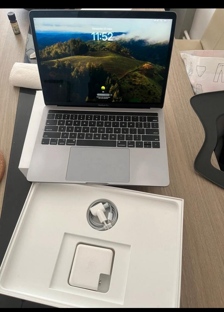Macbook pro Touch bar 2019, Informatique & Logiciels, Apple Macbooks, Enlèvement, Comme neuf, MacBook