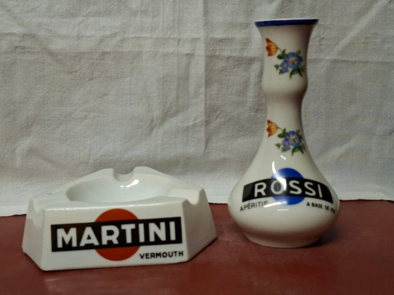 Ensemble de cendrier et vase MARTINI joliment estampillés, Collections, Enlèvement ou Envoi, Comme neuf, Ustensile