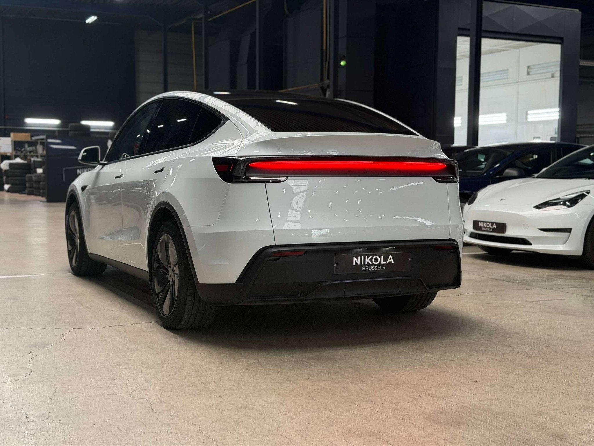 Tesla Model Y JUNIPER - PREMIUM VERSION - HARDWARE 4 - LOW M, 299 ch, Achat, Entreprise, 534 km