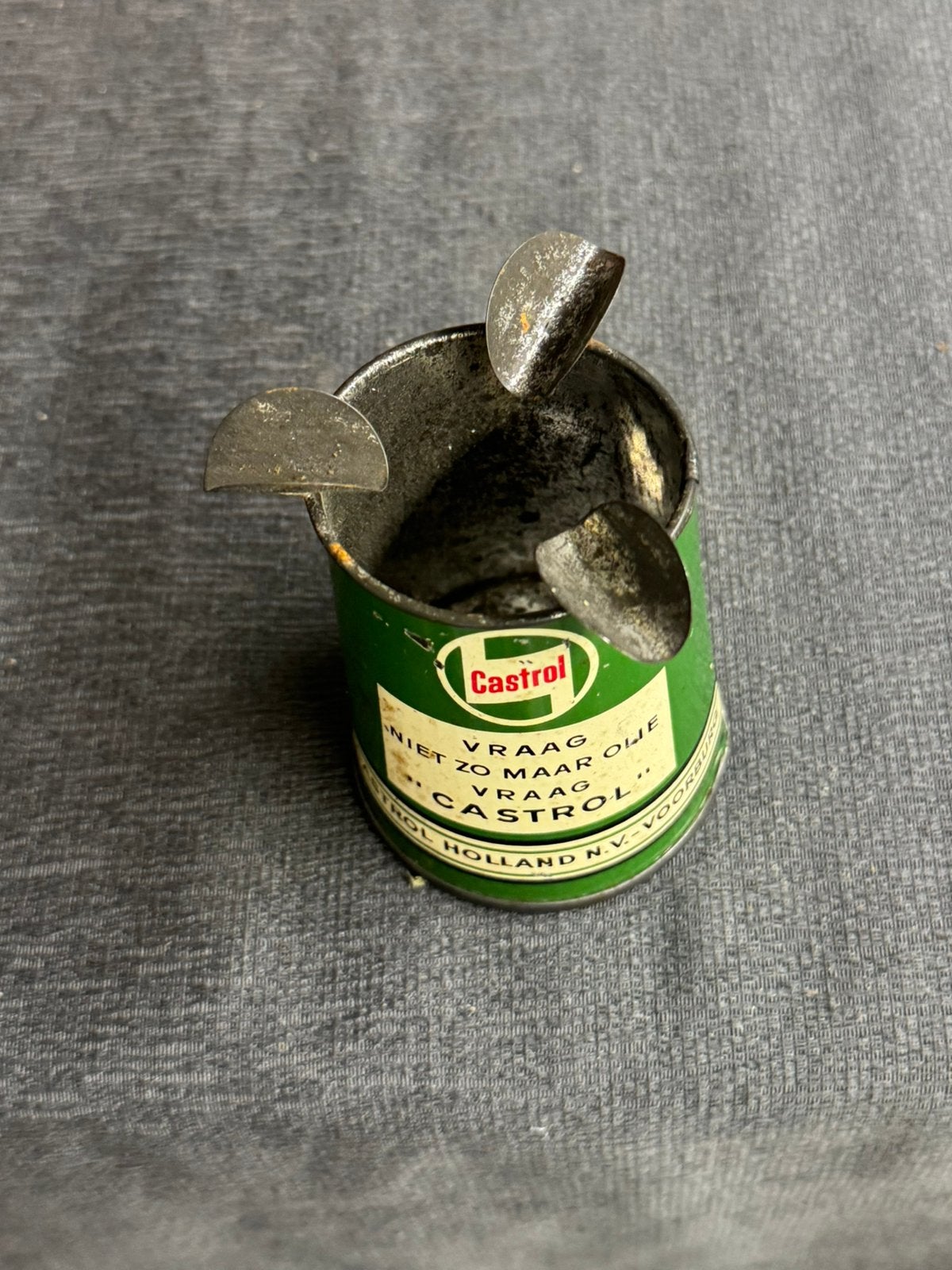 Castrol olie blik reclame asbak, Verzamelen, Gebruikt, Gebruiksvoorwerp, ., Ophalen of Verzenden