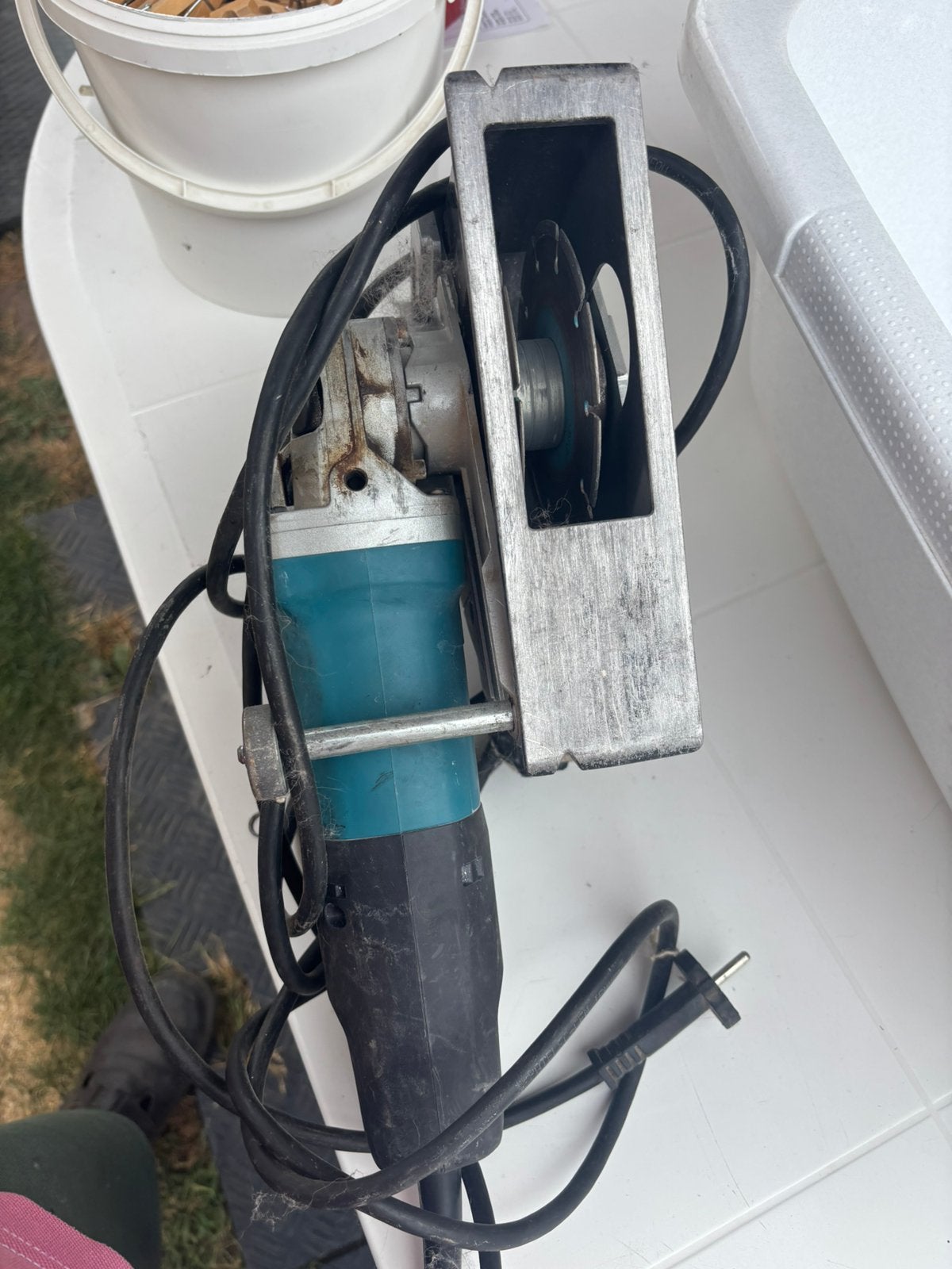 Makita sleuvenfrees, Doe-het-zelf en Bouw, Ophalen, Sleuvenfrees