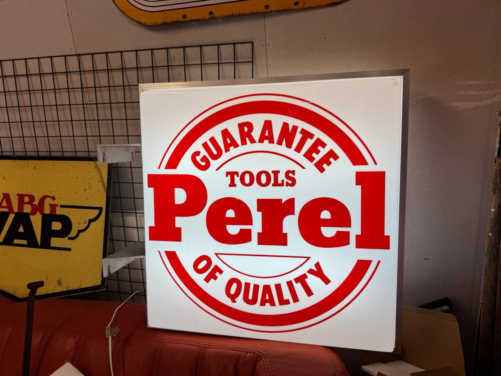 PEREL gereedschap oude reclame lichtbak, Ophalen, Gebruikt, Lichtbak of (neon) lamp