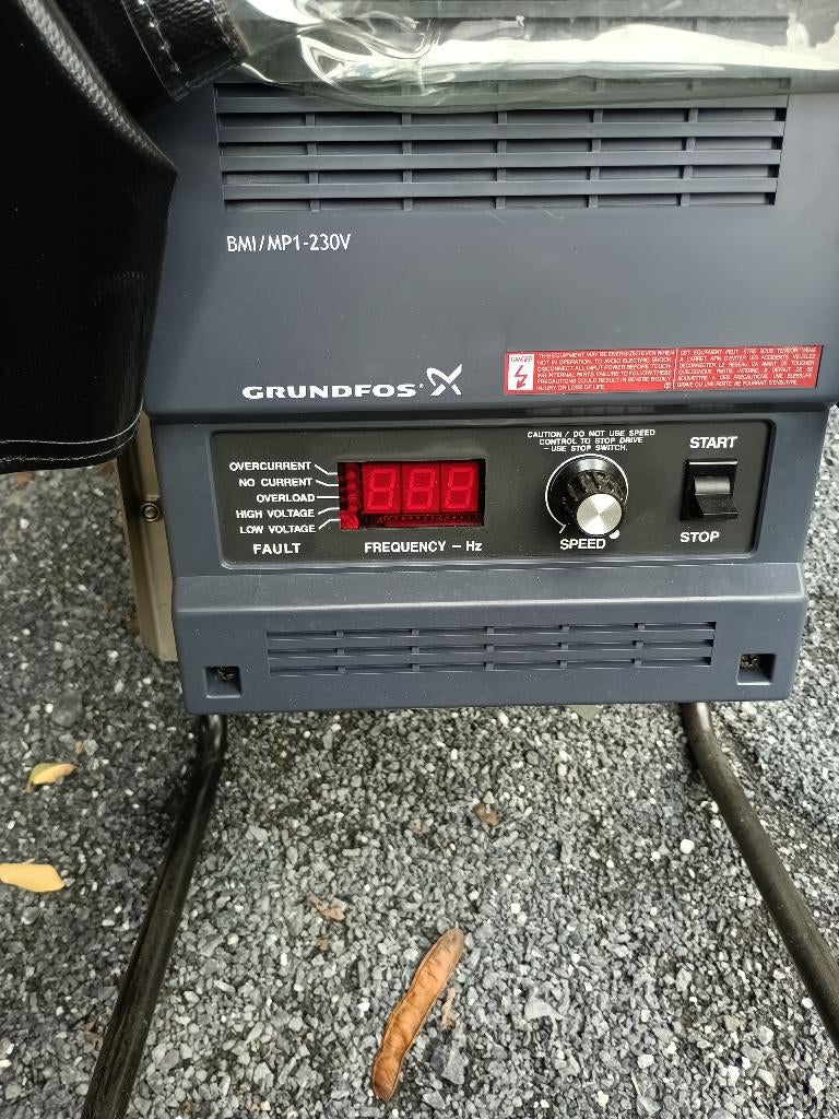 Pompe de forage professionnel grunfoss en 380 volts, Jardin & Terrasse, Pompes à eau, Utilisé, Électrique, Pompe de forage, Enlèvement
