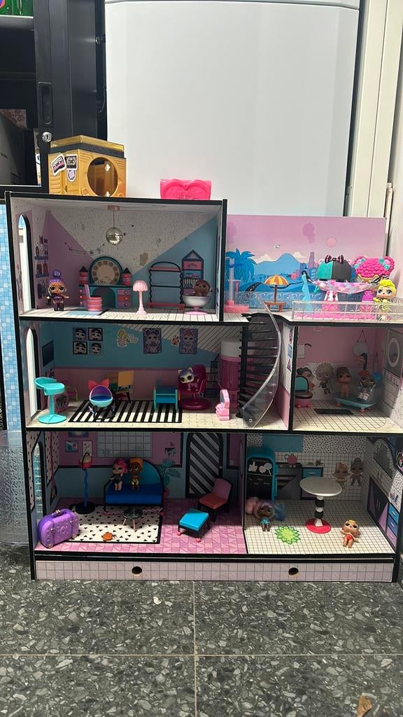 Lol surprise poppenhuis, Kinderen en Baby's, Speelgoed | Poppenhuizen, Ophalen, Zo goed als nieuw, Poppenhuis