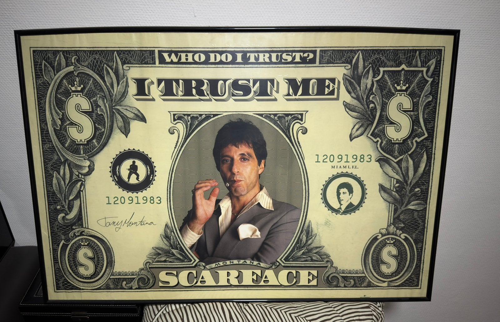 Scarface poster kader, Enlèvement