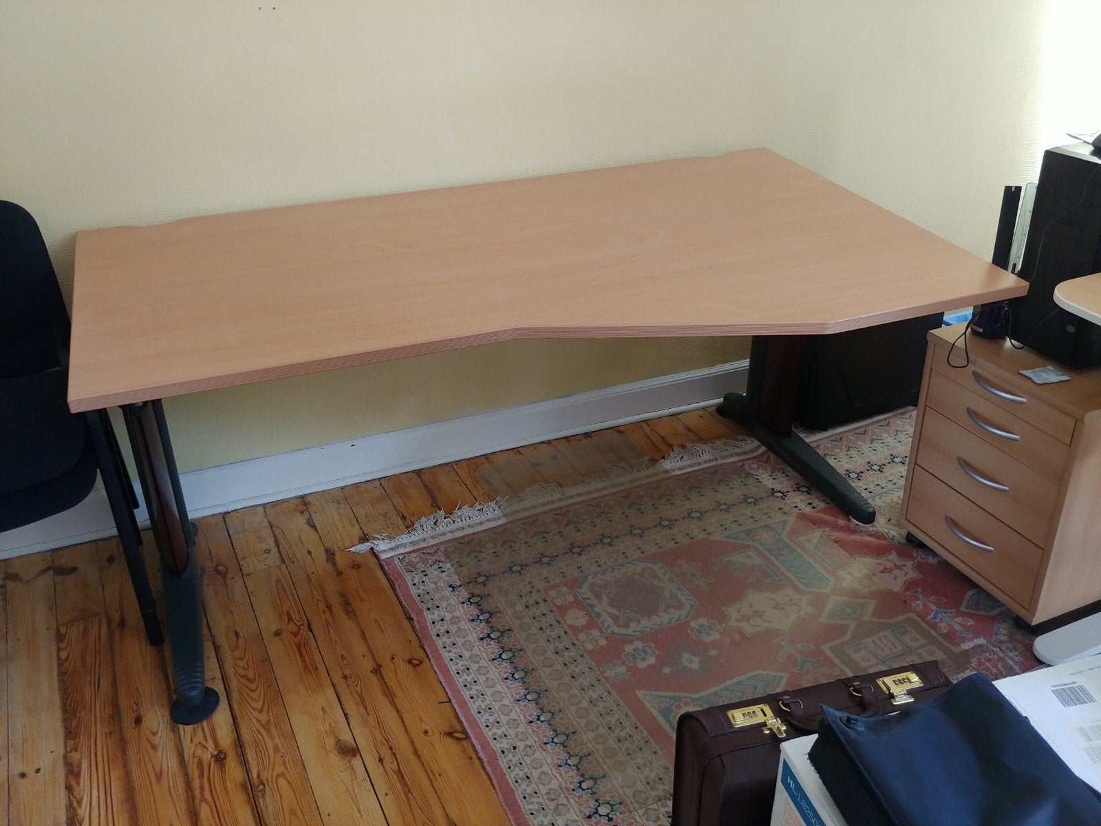 Bureau 1 m x 1 m 80, Maison & Meubles, Bureaux, Bois, Goulotte de câbles, Enlèvement