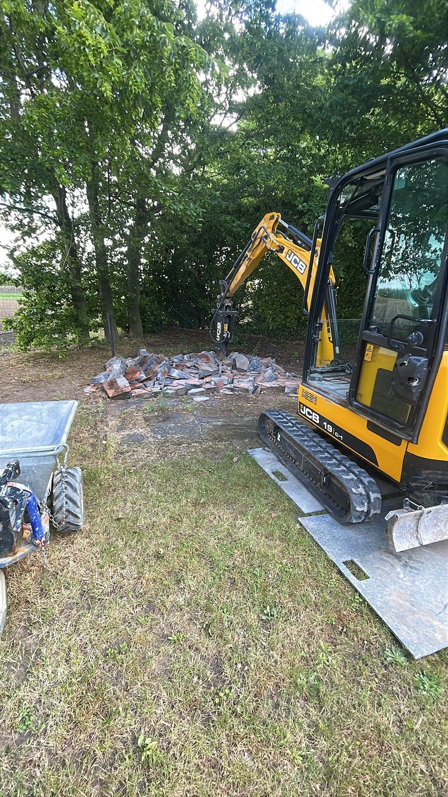 Jcb 19 C-1 met breekhamer en 3 bakken, Articles professionnels, Enlèvement
