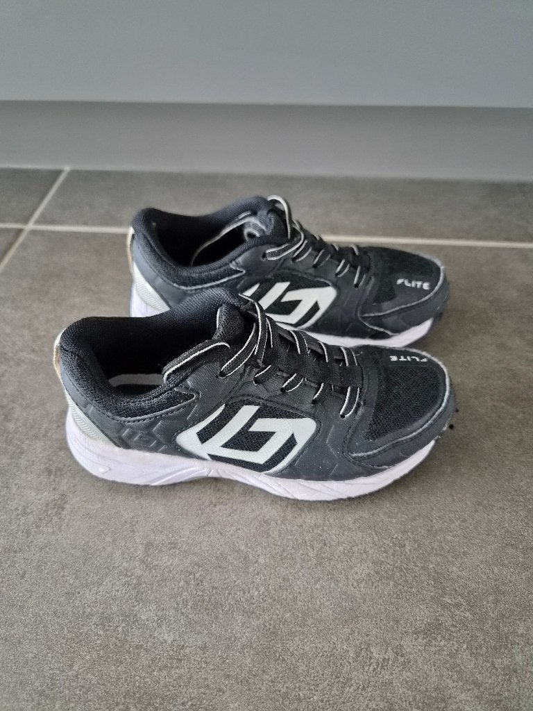 Brabo veldhockeyschoenen maat 30, Sport en Fitness, Ophalen, Gebruikt, Schoenen