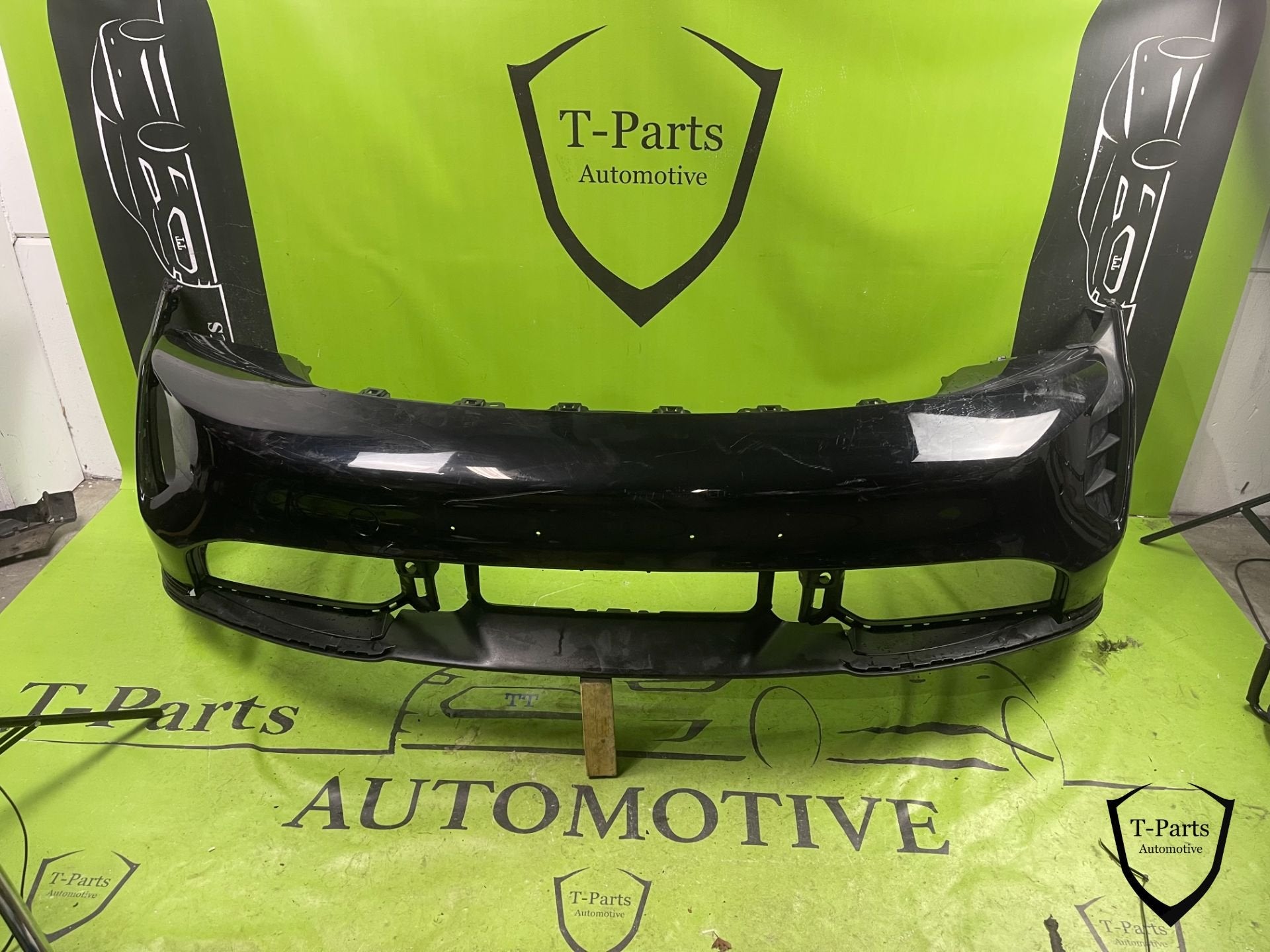 porsche taycan GTS voorbumper bumper, Info@fabrikant.eu, Porsche, Bumper, Fabrikantstraat 1
1000 AA  Amsterdam