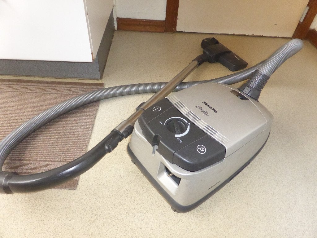 stofzuiger miele silver magic 1800watt krachtige zuigfunctie, Gebruikt, 1600 tot 2000 watt, Miele, Sledestofzuiger