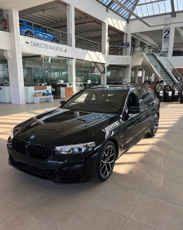 BMW 520e Touring M-Sport I Hybride I 03/2022 I BTW-wagen, Auto's, Automaat, Dealer onderhouden, Zwart, 5 deurs