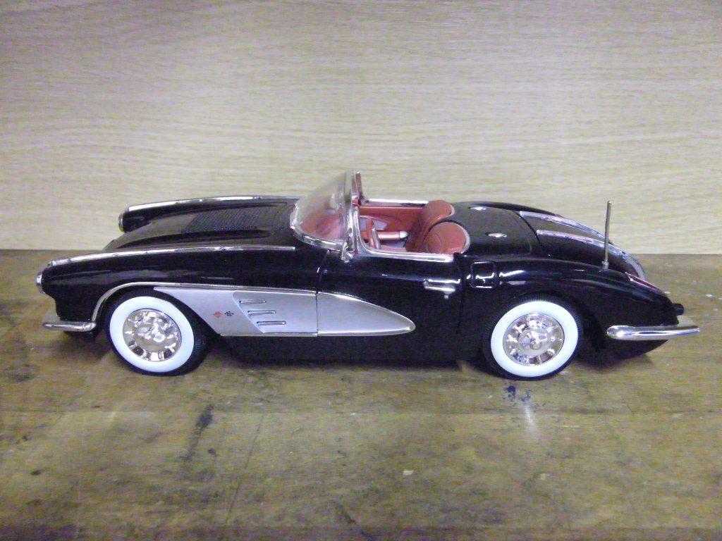 1:18 Motor Max  1958 Chevrolet Corvette convertible zwart, Hobby & Loisirs créatifs, Voitures miniatures | 1:18, Enlèvement ou Envoi