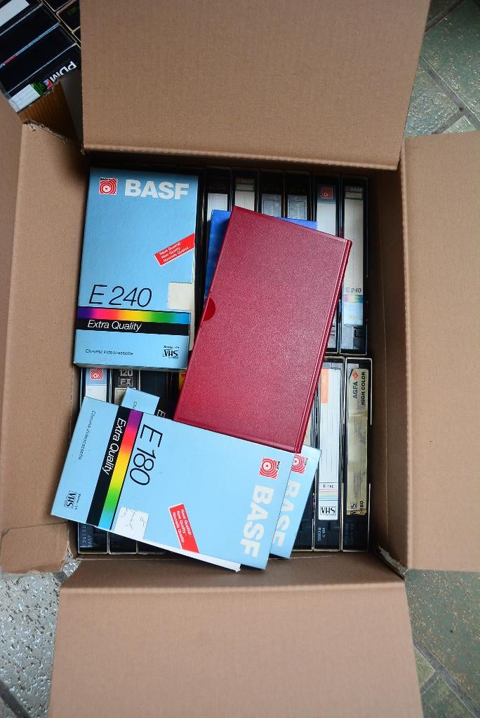 Plus de 170 cassettes VHS auto-enregistrées., Tous les âges, Enlèvement, Utilisé, Action et Aventure